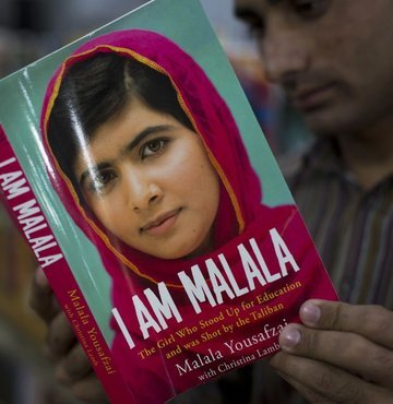 Malala Yusufzay, New York Times Opinion’a konuk olarak yazdığı makalesinde Afganistan’ın tekrar Taliban’ın eline geçmesi ardından ‘‘Birçok kadın gibi ben de Afganistan’daki kız kardeşlerim için korkuyorum.’’ ifadelerine yer verdi.
