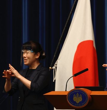 Japonya Başbakanı Yoşhihide Suga, Covid-19