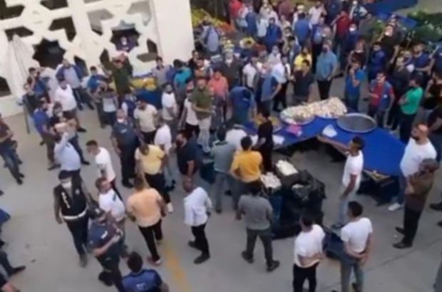 Ankara Da Pazar Yerinde Ezik Seftali Kavgasi 4 Yarali 13 Gozalti Son Dakika Haberleri