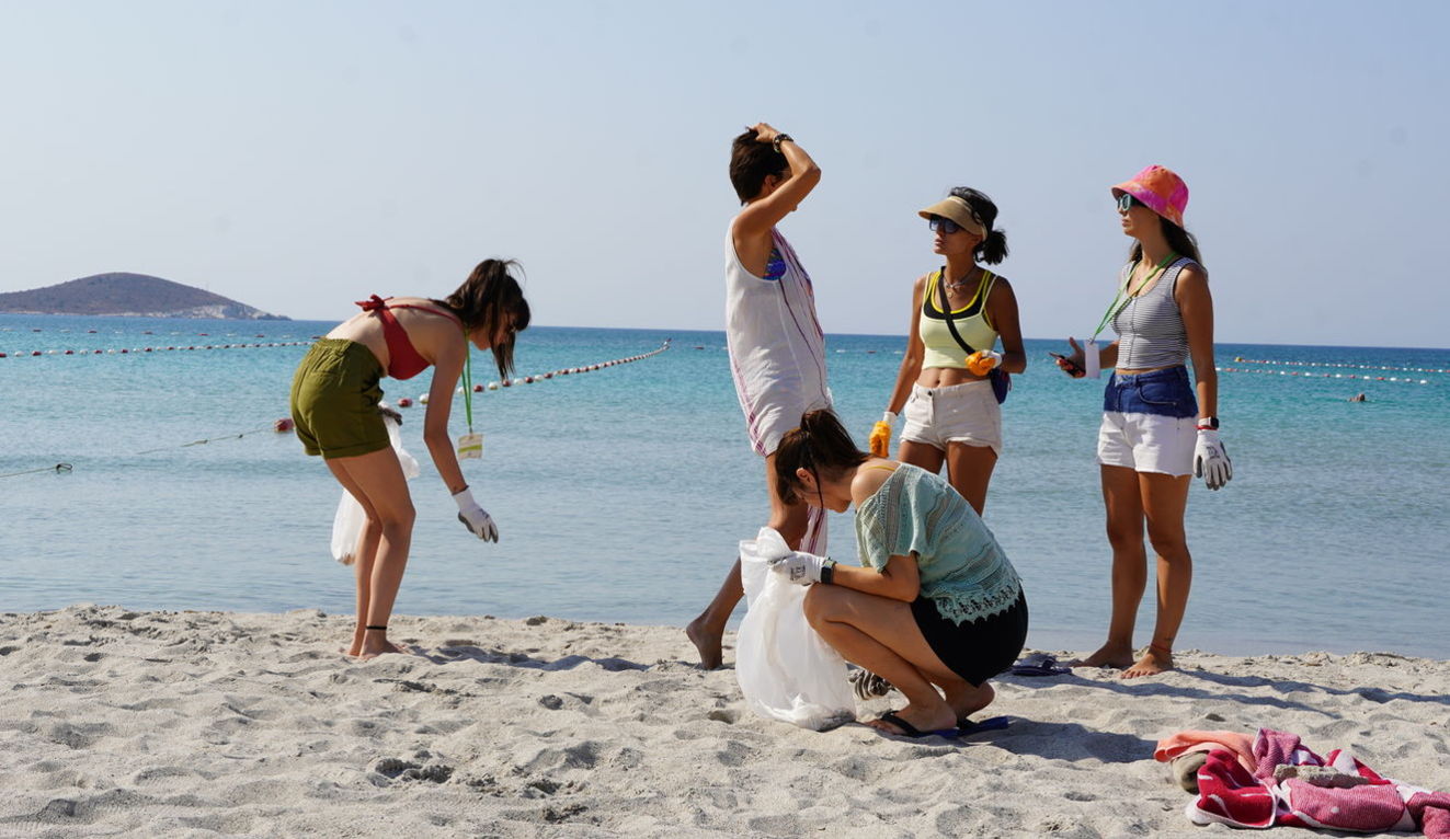 Gizem Erman Soysaldı ve festival ekibi, her gün farklı bir kıyıda temizlik yaptı. 