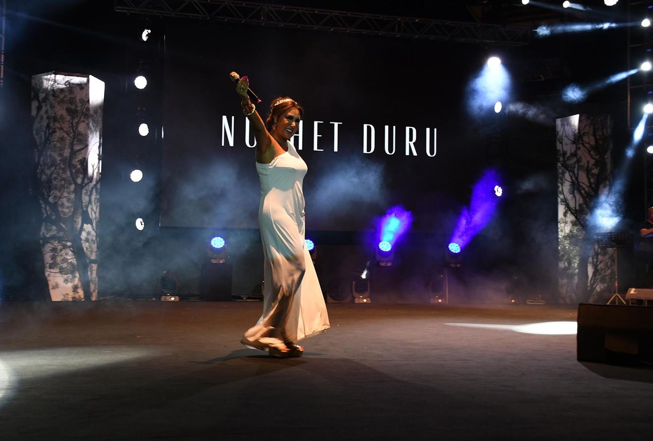 Bu yıl, onur ödülüne layık görülen Nükhet Duru, final gecesinde bir konser verdi. 