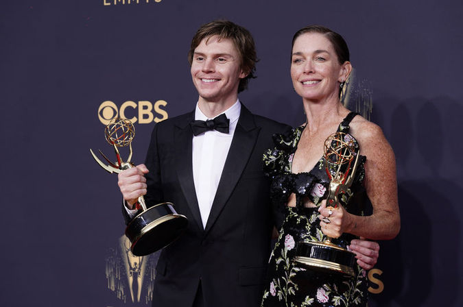 Evan Peters - Mare Of Easttown / Julianne Nicholson - Mare Of Easttown