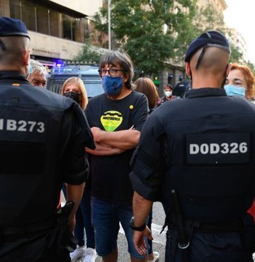 İspanya'da polis müdahalesi: 43 yaralı, 20 gözaltı
