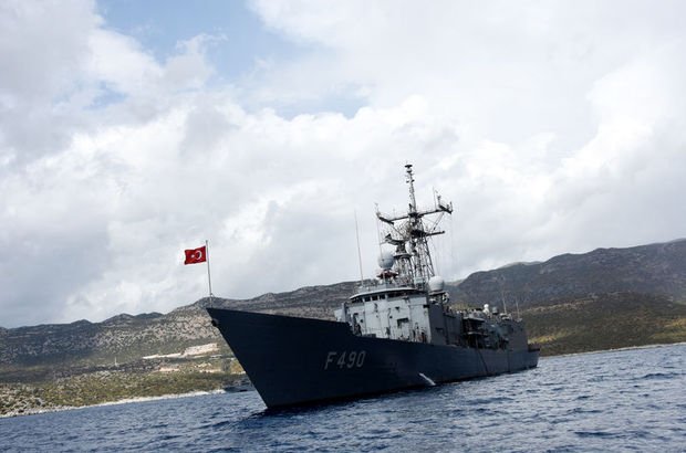 Türk kıta sahanlığa izinsiz giren Güney Kıbrıs gemisi çıkartıldı