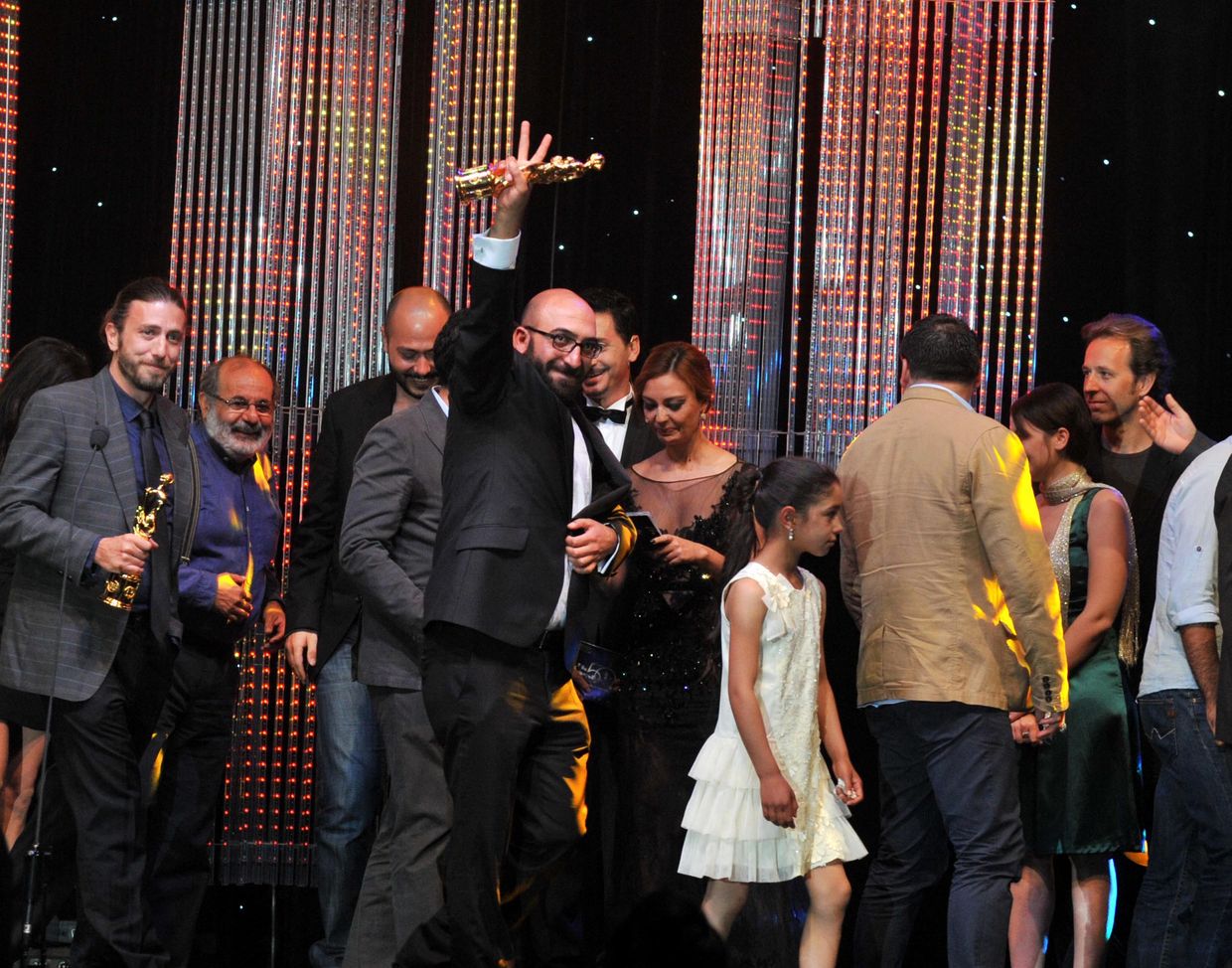 Ferit Karahan, 2013'te Altın Portakal Ödülü'nü aldıktan sonra törene katılanları böyle selamladı. 