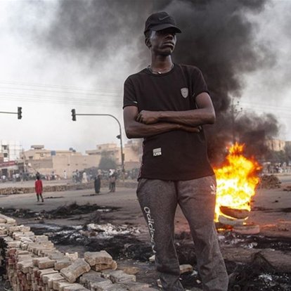 Sudan'da sivil yönetim yanlılarının gösterileri nedeniyle Hartum Havalimanı kapatıldı