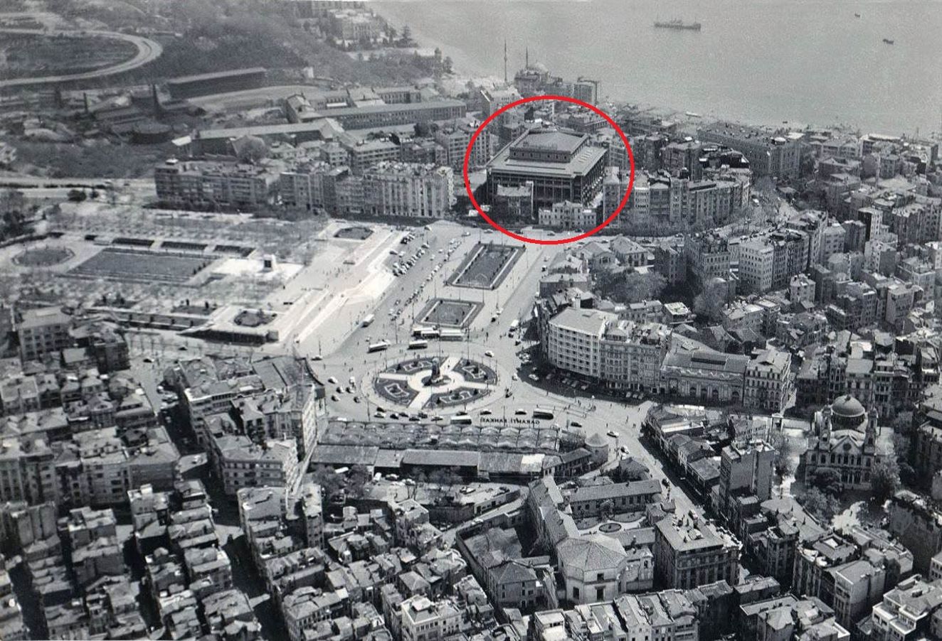 İstanbul Kültür Sarayı'nın inşaatı. (1953)