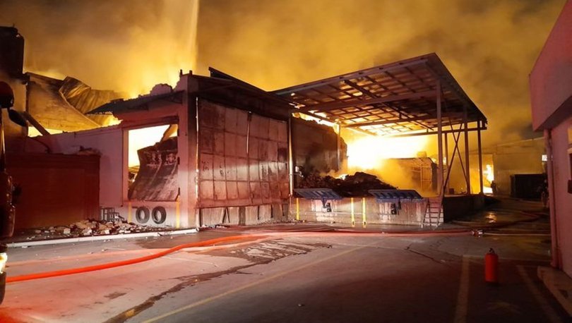 Esenyurt'ta ambalaj fabrikası alev alev yandı: 1 ölü