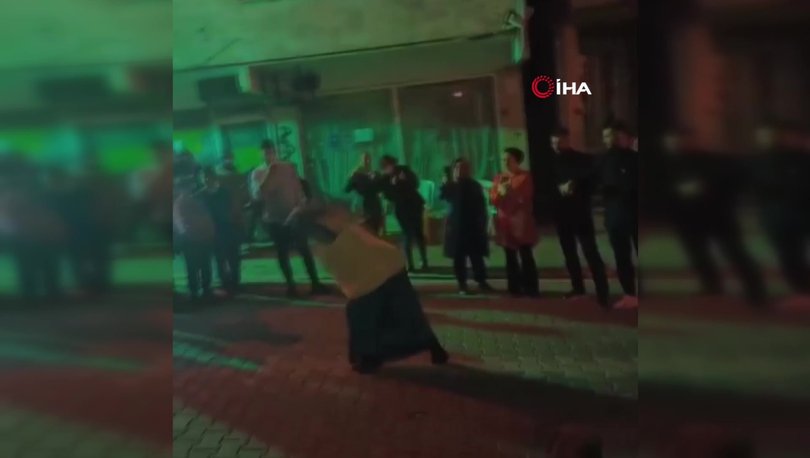 Cilgin Kadin Son Dakika Gencleri Taklaya Getirdi Video Haber Son Dakika Haberleri