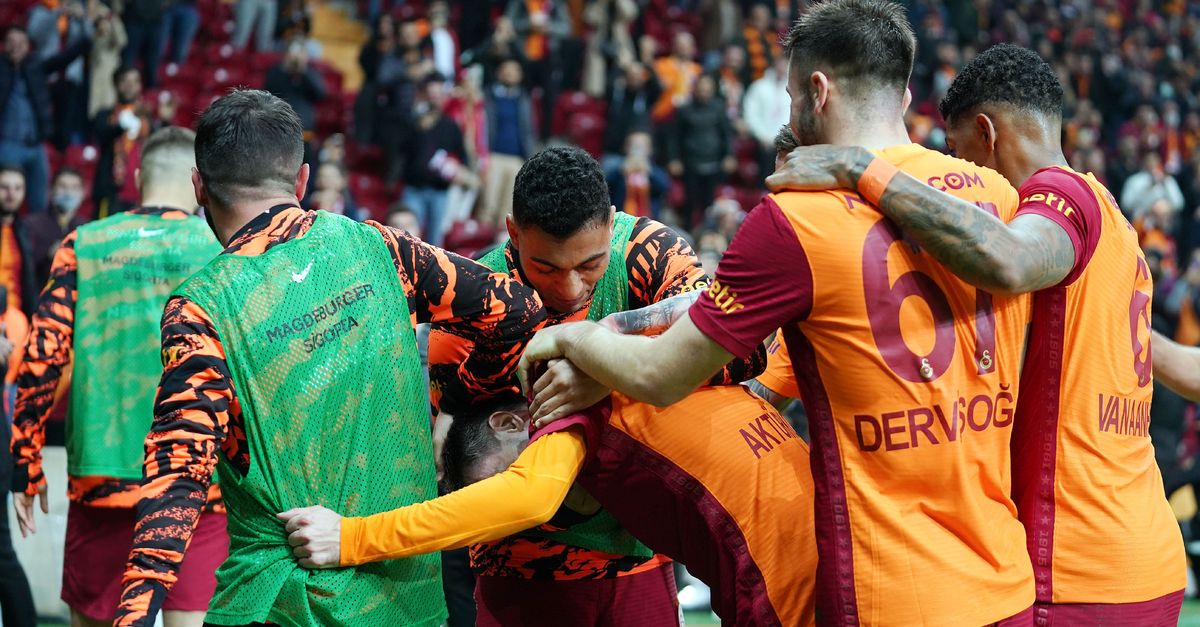 spor yazarlari galatasaray gaziantep fk macini kaleme aldi galatasaray in golunde ofsayt var mi futbol haberleri spor yazarlari galatasaray gaziantep fk macini kaleme aldi galatasaray in golunde ofsayt var mi futbol haberleri
