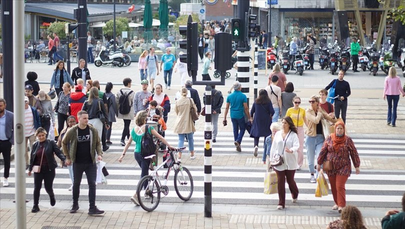 SON DAKİKA: Hollanda'da koronavirüs önlemleri yeniden sıkılaşıyor!