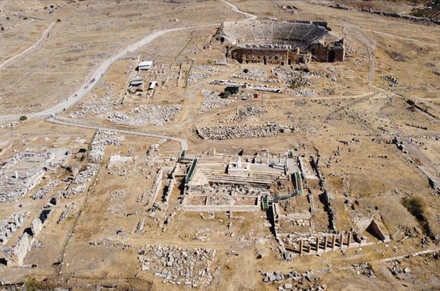 Helenistik döneme ait iki ev kalıntısı bulundu