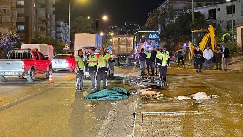 Alanya'da hafriyat kamyonunun çarptığı motosikletli hayatını kaybetti