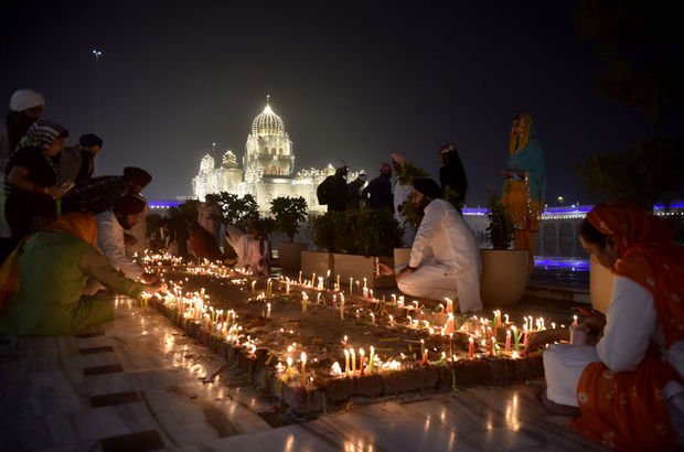 Hindistan'da Işık Bayramı kutlandı