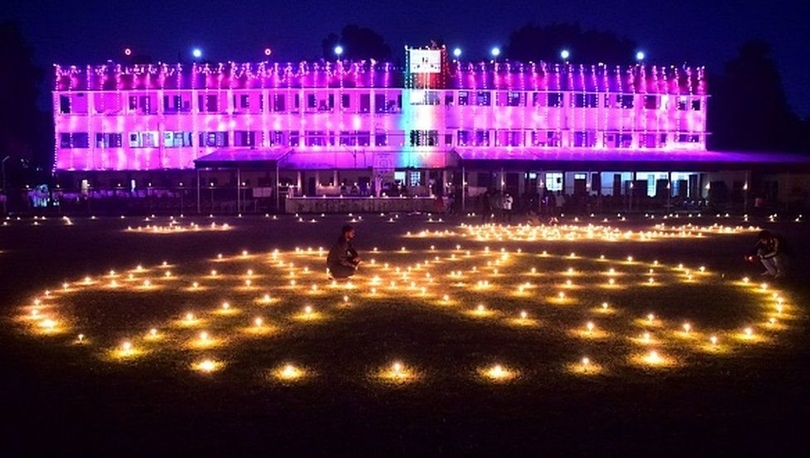 Hindistan'da ışık festivali Diwali yine Covid'in gölgesinde yapılıyor