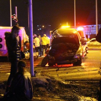 Ambulansla otomobil çarpıştı: 5 yaralı