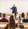 İlköğretimde ara tatile kısa bir süre kala üniversitelerde de yarı yıl tatili merak konusu oldu. Yurt genelindeki binlerce üniversitelinin merakla araştırdığı konuya ilişkin son durum belli oldu. İşte üniversitelerde yarı yıl tatili tarihleri...