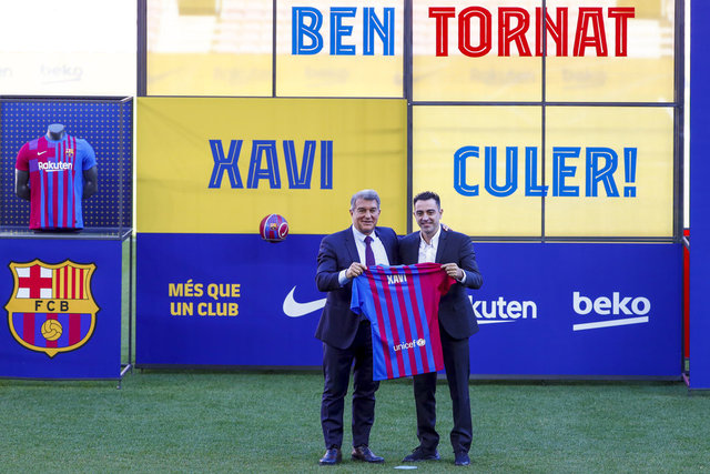 Barcelona, büyük beklentilerle getirilen Xavi Hernandez&#39;i tanıttı | Futbol  Haberleri