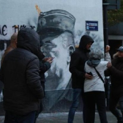 Sırbistan'da savaş suçlusu Mladic'in duvar resmi protesto edildi