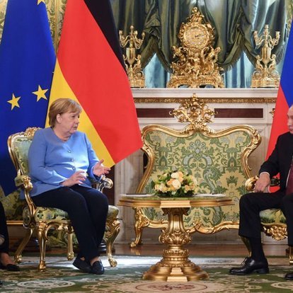 SON DAKİKA: Merkel ile Putin, Belarus-Polonya sınırındaki göçmen krizini görüştü