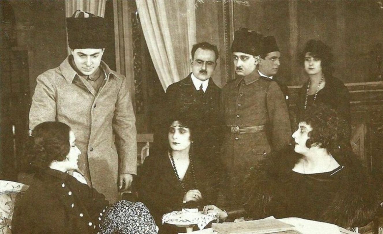  Halide Edip Adıvar'ın aynı adlı eserinden sinemaya uyarlanan film, gerektiği kadar uzun olmadığı için gerçek savaş görüntüleri de eklenerek süresi uzatıldıktan sonra 23 Nisan 1923'te gösterime çıkarıldı.