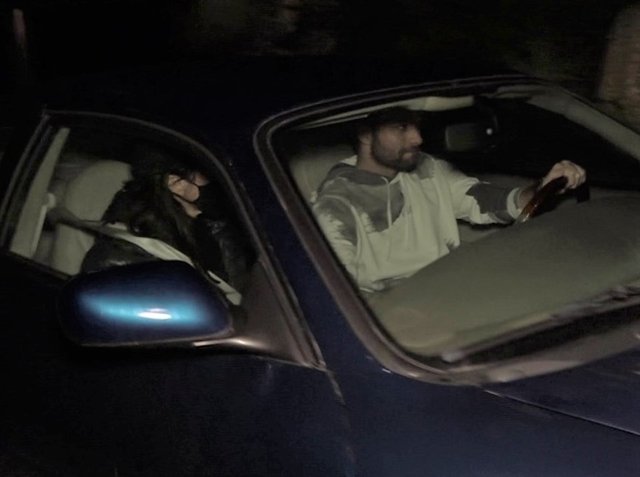 Defne Samyeli aracını adeta mekanın içine sokturdu! - Magazin haberleri