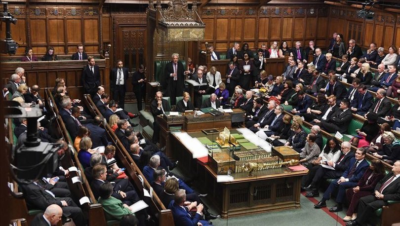 İngiltere'de milletvekillerinin ücretli siyasi danışman olması yasaklanacak