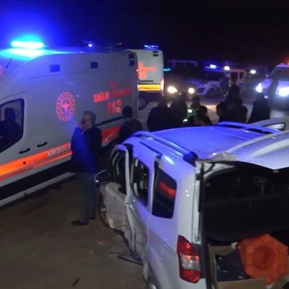 Kırıkkale'de sivil polis aracı otomobille çarpıştı: 2'si polis 3 kişi yaralı - HABERLER