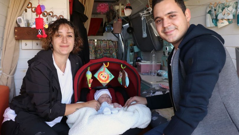 Karavanla Türkiye turuna çıkan çiftin bebekleri İzmir'de dünyaya geldi