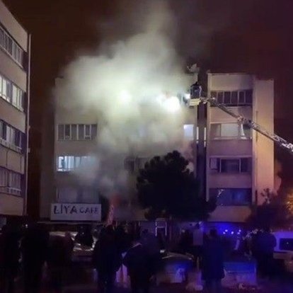 Konya'da 5 katlı apartmanda çıkan yangın korkuttu! - HABERLER