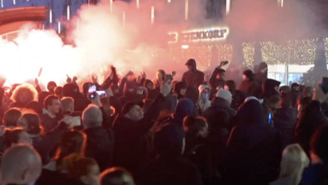 SON DAKİKA: Hollanda'da korona isyanı! Yasaklar sonrası polisle çatışma çıktı
