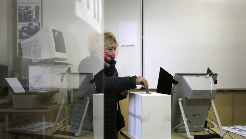 SON DAKİKA: Bulgaristan cumhurbaşkanlığı seçiminin ikinci turu için sandık başına gitti