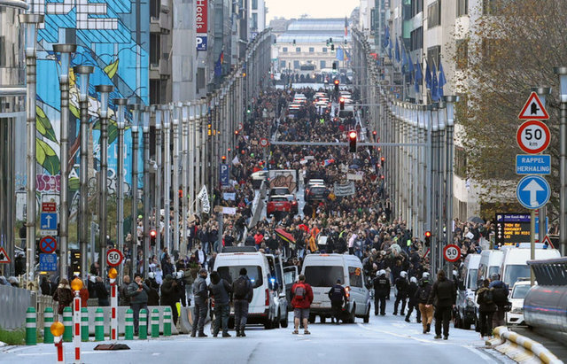 Korona isyanı! Son dakika: Avrupalılar tedbirlere karşı sokaklara döküldü - Korona haberleri