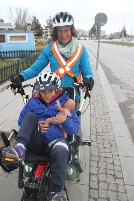 Bisikletle Avrupa ve Asya turuna çıkan Fransız aile Konya'da mola verdi