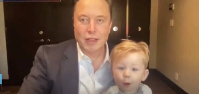 Elon Musk oğlu X AE A-XII ile kamera karşısında - Magazin haberleri
