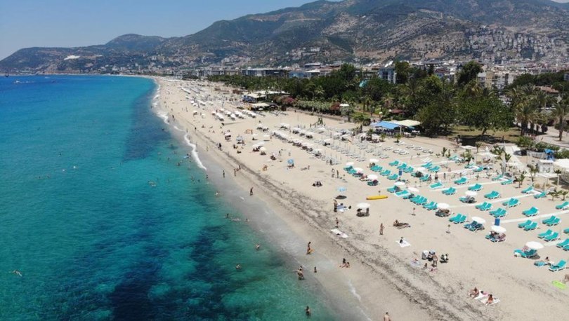 Antalya'da uzayan sezon turizmciyi mutlu etti