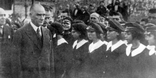 Atatürk'ün öğretmenlerle ilgili sözleri:  24 Kasım Öğretmenler Günü Atatürk'ün sözleri