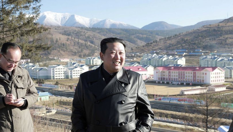 SON DAKİKA: Kim Jong Un ile popüler oldu: Kuzey Kore'de deri ceket yasağı!