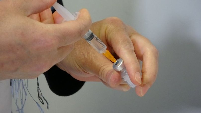 Sağlık çalışanları 4'üncü doz aşılarını olmaya başladı