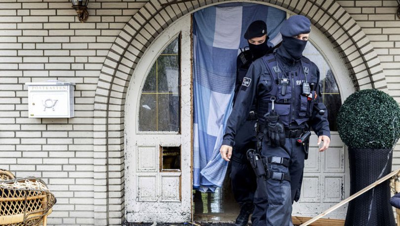 SON DAKİKA: IRKÇI YAZIŞMA...  Alman polisinin skandal sözler: Bir Türk'ü tekmeledim!