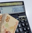 Merkez Bankası faiz indirimi kararının ardından gözler kamu bankalarının kredi faiz oranlarına çevrildi. Merkez Bankası Ekim ayı faiz kararının ardından kamu bankaları konut kredisi faizlerinde indirim kararı almıştı. 2021 İhtiyaç kredisi, konut kredisi, taşıt kredisi faiz oranları nedir? Vakıfbank ve Ziraat Bankası 27 Kasım 2021 banka faizleri 