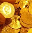 Döviz yükselişinin yansıması olarak bir günde 700 liranın üzerine çıkan gram altındaki dalgalanma hafta sonu da devam ediyor. 23 Kasım Salı günü Dolar ve Euro kurunda yaşanan hızlı yükseliş pek çok şey gibi altın fiyatlarına da yansımıştı. 27 Kasım Cumartesi günü saat 12.44 itibarıyla gram altın 707,78 liradan, çeyrek altın ise 1.165,84 liradan işlem görüyor. İşte 27 Kasım 2021 altın fiyatları  çeyrek altın, gram altın fiyatları GÜNCEL 