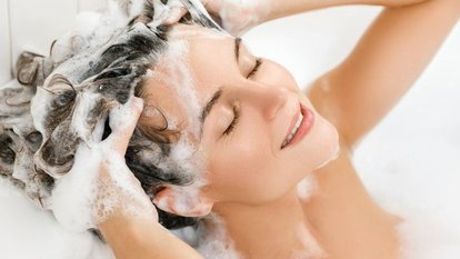 Saçlarınızı doğal yollarla arındırın: No Poo Akımı