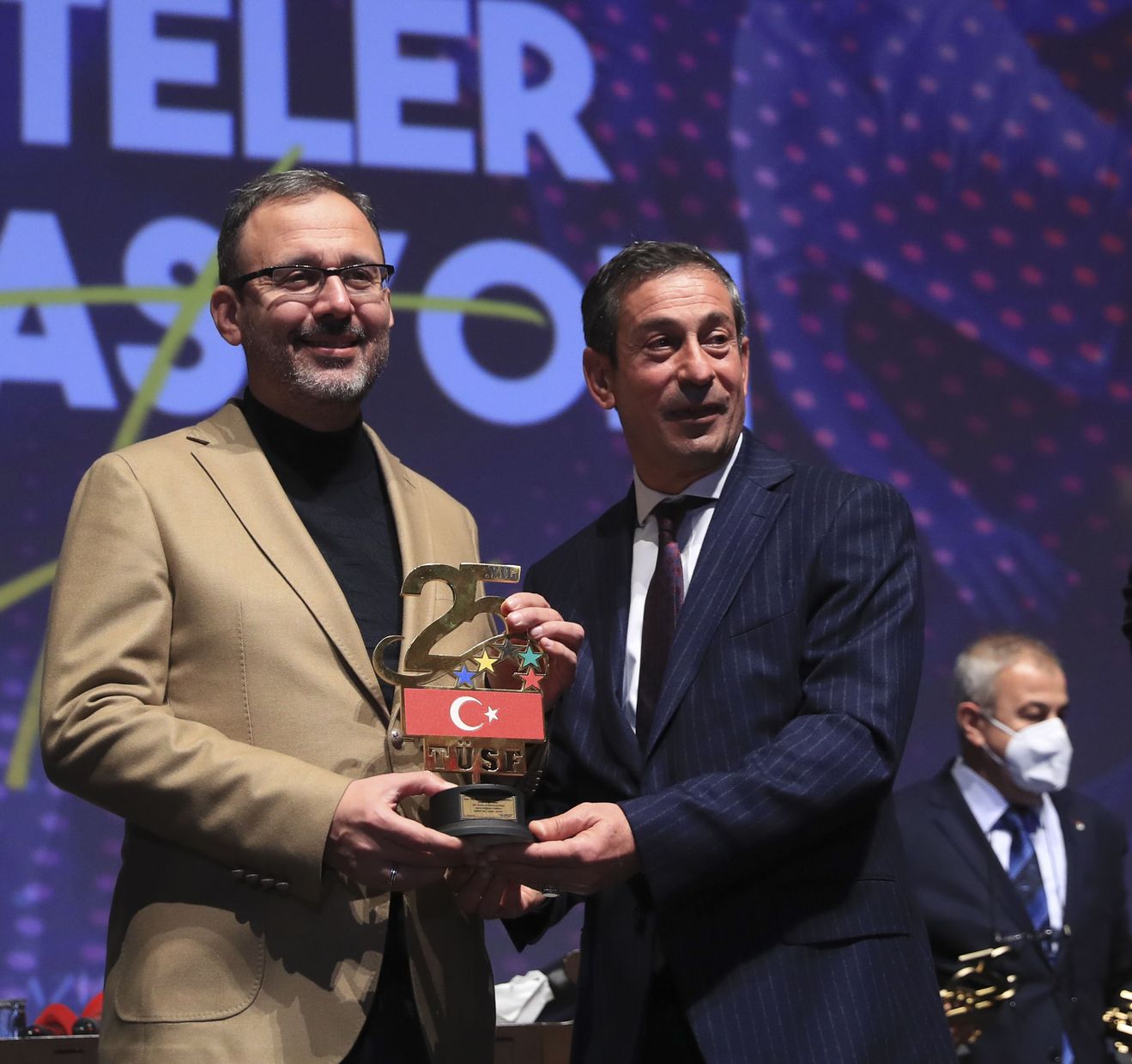 Gen&ccedil;lik ve Spor Bakanı Dr. Mehmet Muharrem Kasapoğlu, Gaziantep'te T&uuml;rkiye &Uuml;niversite Sporları Federasyonu &Uuml;niversiteler Koordinasyon Toplantısı'na da katıldı. 