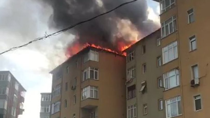 Ümraniye'de yanan binanın çatısında mahsur kalan vatandaş kurtarıldı