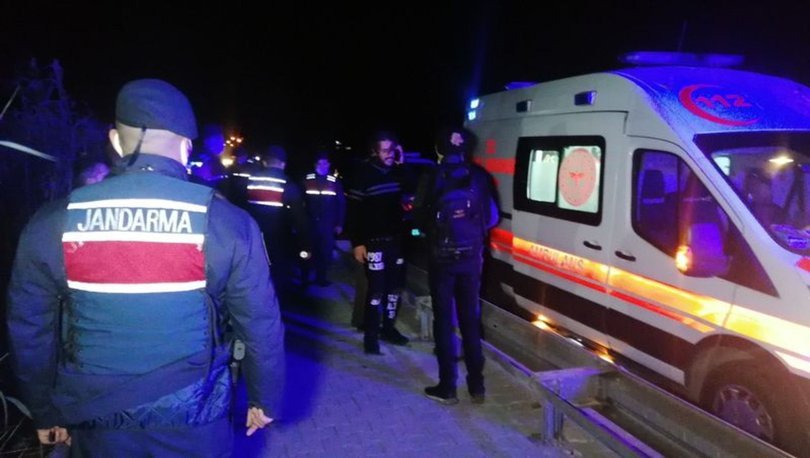 Tekneden denize düşen 13 Suriyeli yüzerek kıyıya ulaştı, 2 kişi aranıyor