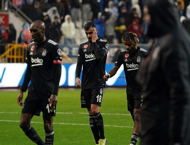 Beşiktaş kan kaybetmeye devam ediyor