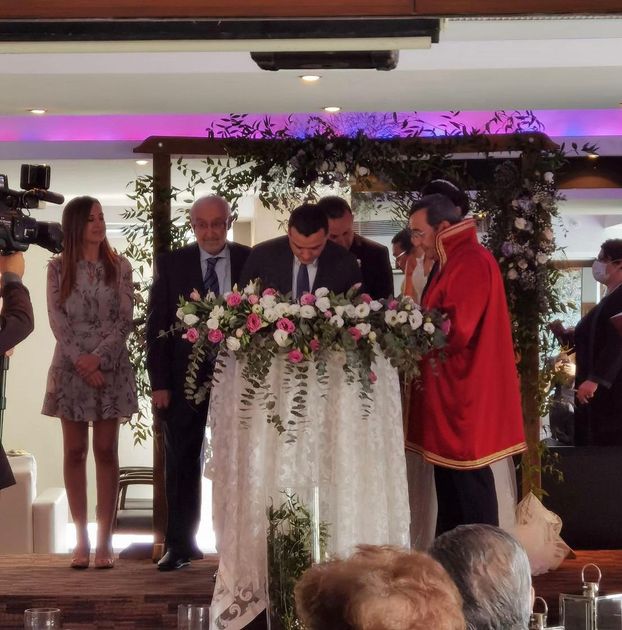 &Ccedil;iftin nikah şahitleri arasında Bloomberg HT Genel Yayın Y&ouml;netmeni A&ccedil;ıl Sezen de yer aldı