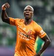 Spor Toto Süper Lig´de 39 puanla zirvede yer alan Trabzonspor, 2021-22 sezonunun ilk yarısı bitmeden transfer çalışmalarına başladı. Trabzonspor Başkan Yardımcısı Ertuğrul Doğan´ın prensipte anlaşmaya varıldığını açıkladığı Jean Evrard Kouassi, Türkiye´ye geliyor
