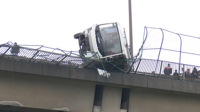 hali saha nasil yazilir hali saha yazilisi tdk hali saha mi halisaha mi yazilir gundem haberleri